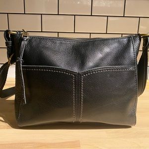 The Sak Alameda Crossbody Black Pebbled Leather Adjustable Strap. Like New 🖤🖤